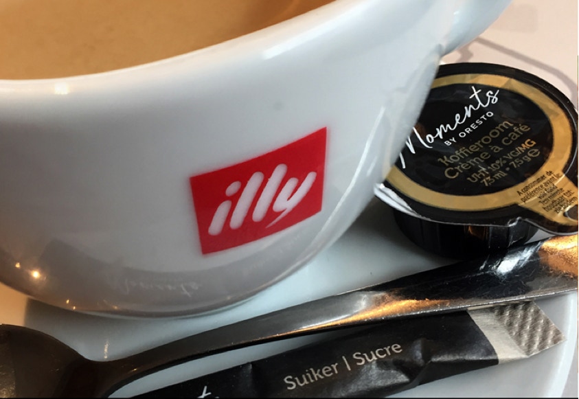 Een lekker kopje Illy-koffie op uw tafel.